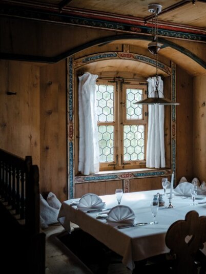 Herrnhaus Brixlegg  | © Tirol Werbung  Auf dem Bild zu sehen ist eine Gaststube im rustikalen Stil, des Herrnhauses in Brixlegg | © Tirol Werbung